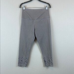 Caffe Marrakesh Gray Cropped Leggings with Floral Eyelet Embroidery Size Small